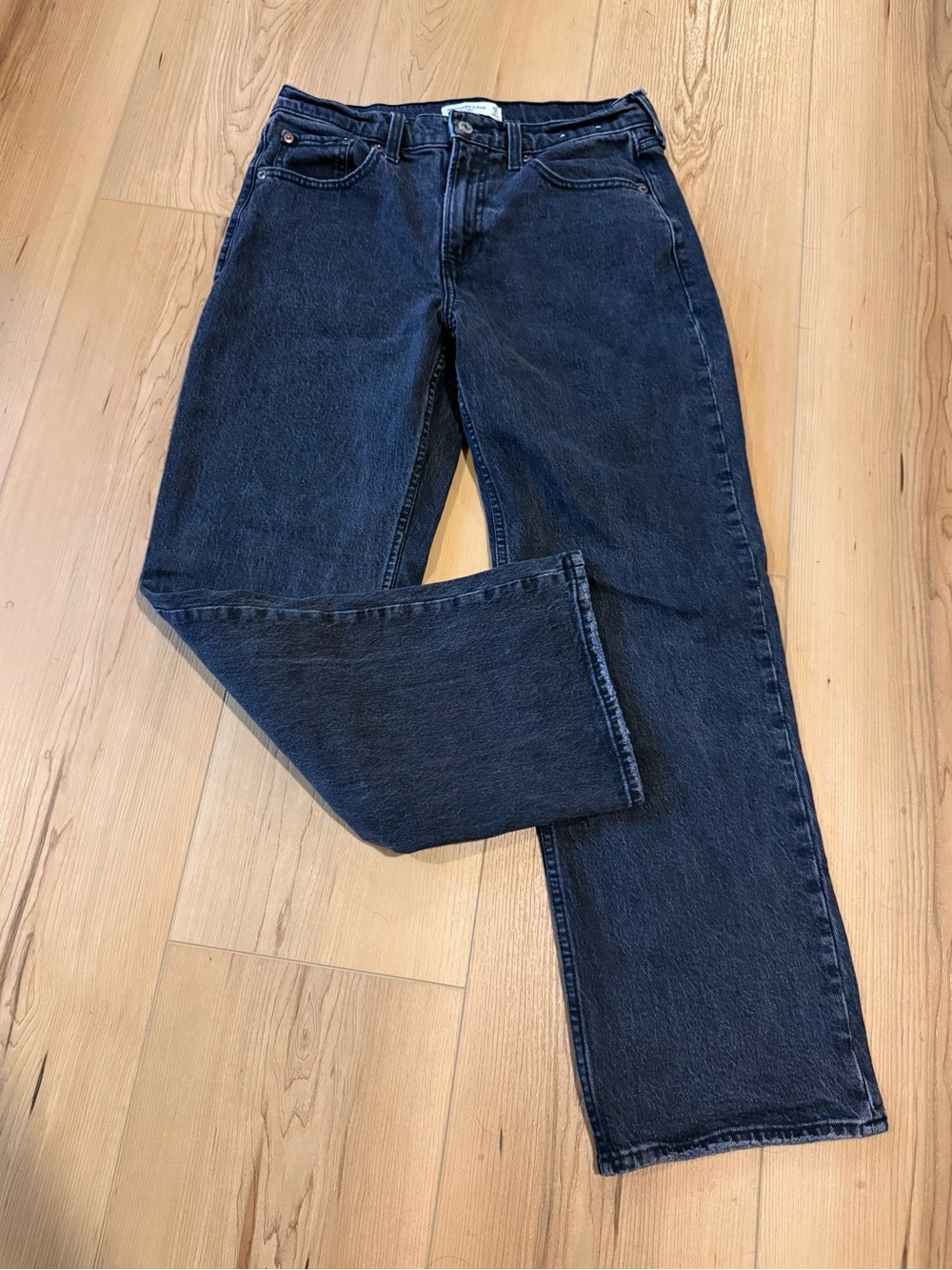 Abercrombie and Fitch, low rise, baggy jeans in black size 26 short